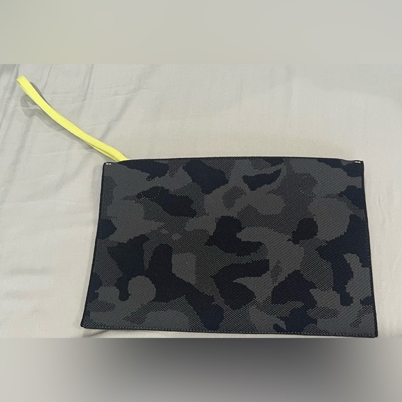 Other - Rothy’s Camouflage Black and Gray Essential Pouch Camo EUC o